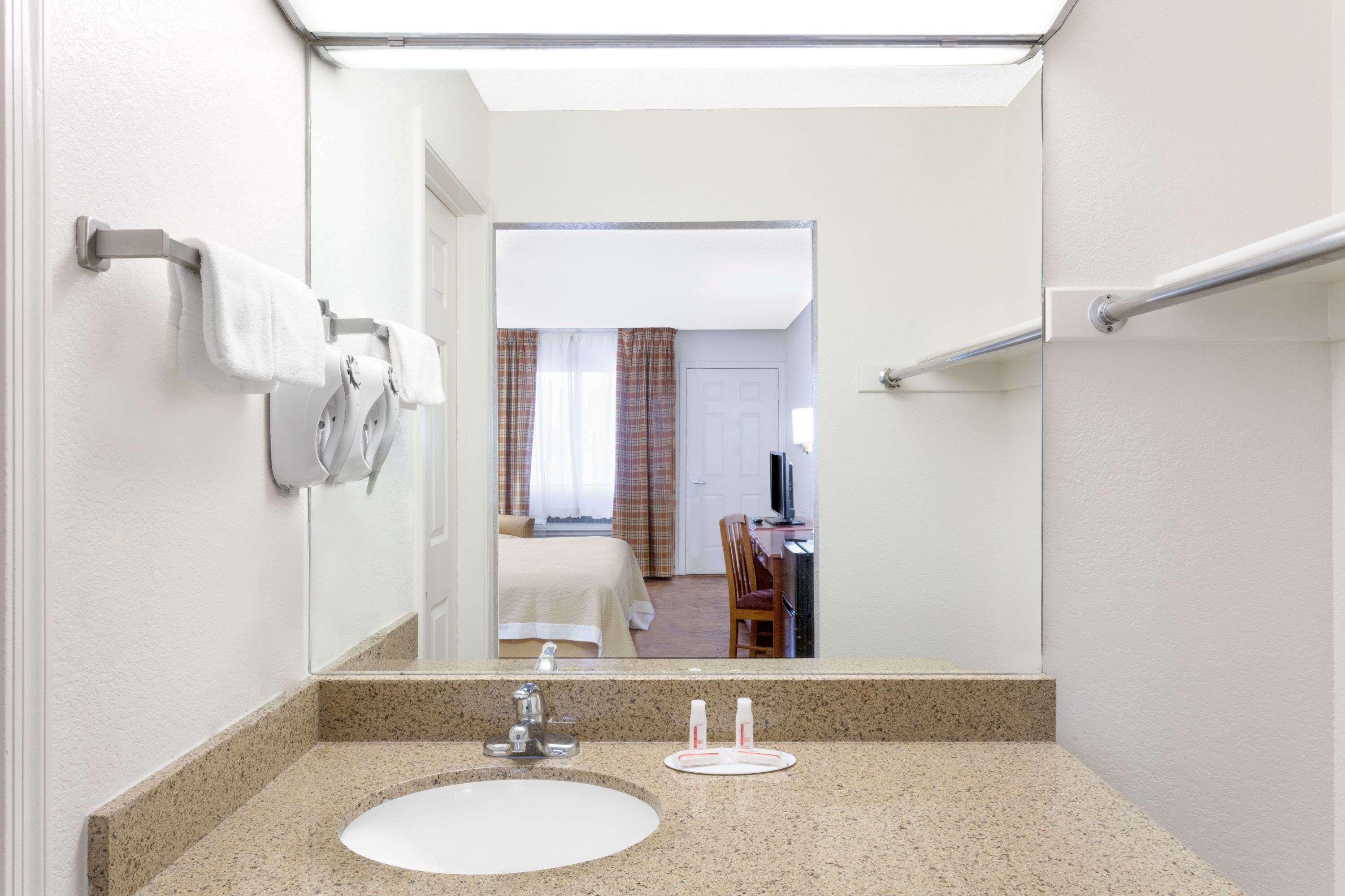 Days Inn By Wyndham Kingman West Bagian luar foto