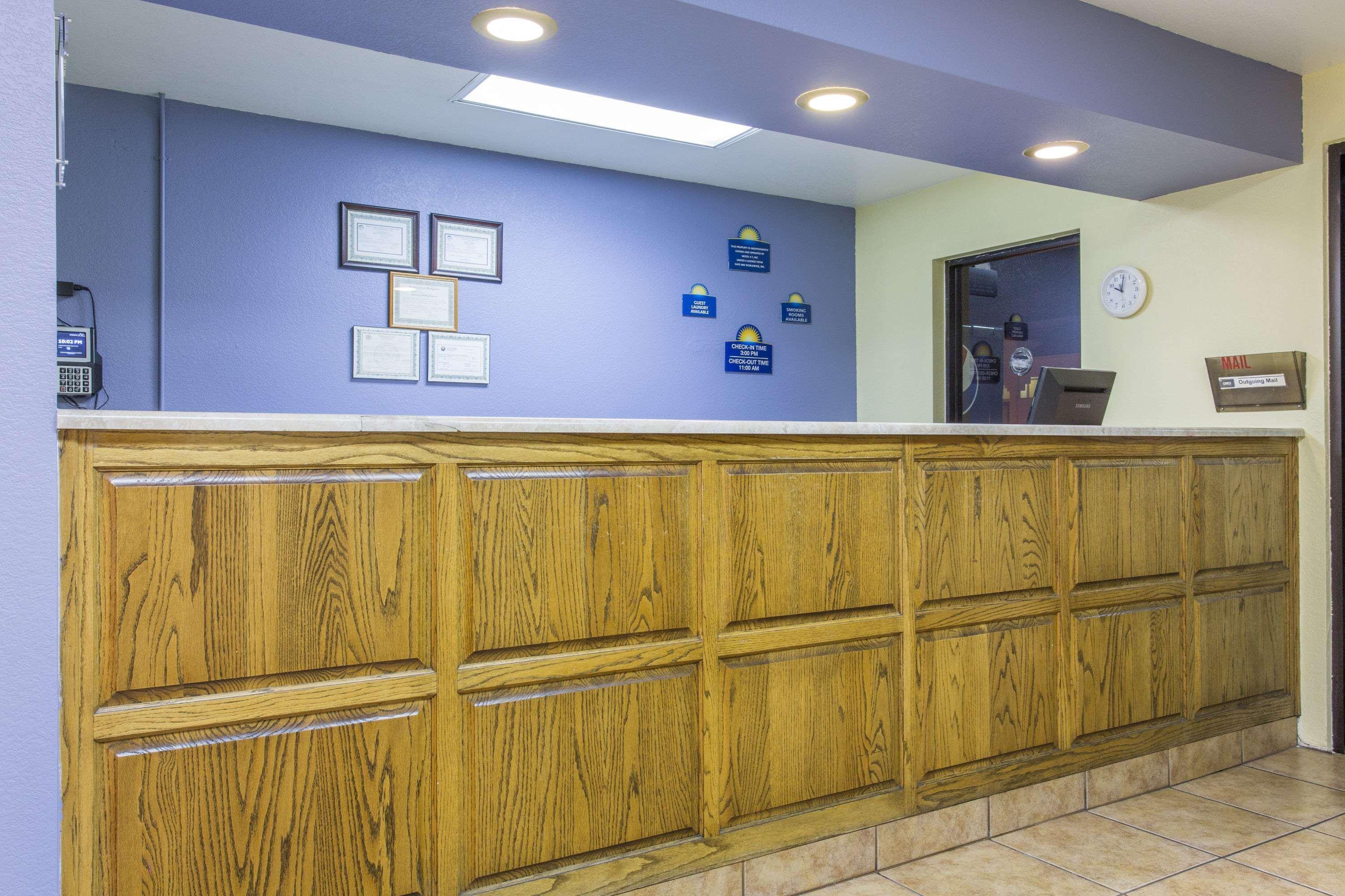 Days Inn By Wyndham Kingman West Bagian luar foto
