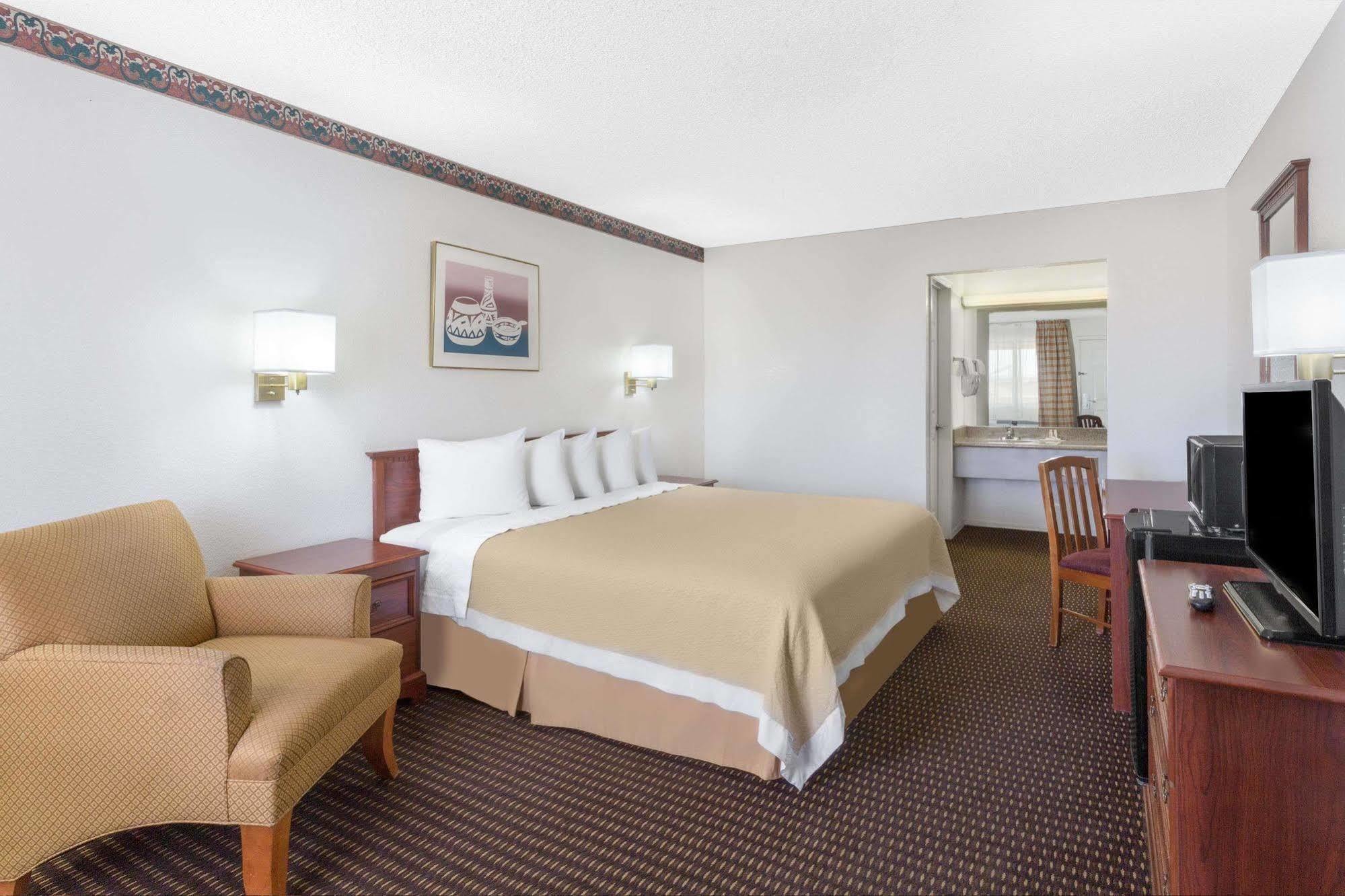 Days Inn By Wyndham Kingman West Bagian luar foto