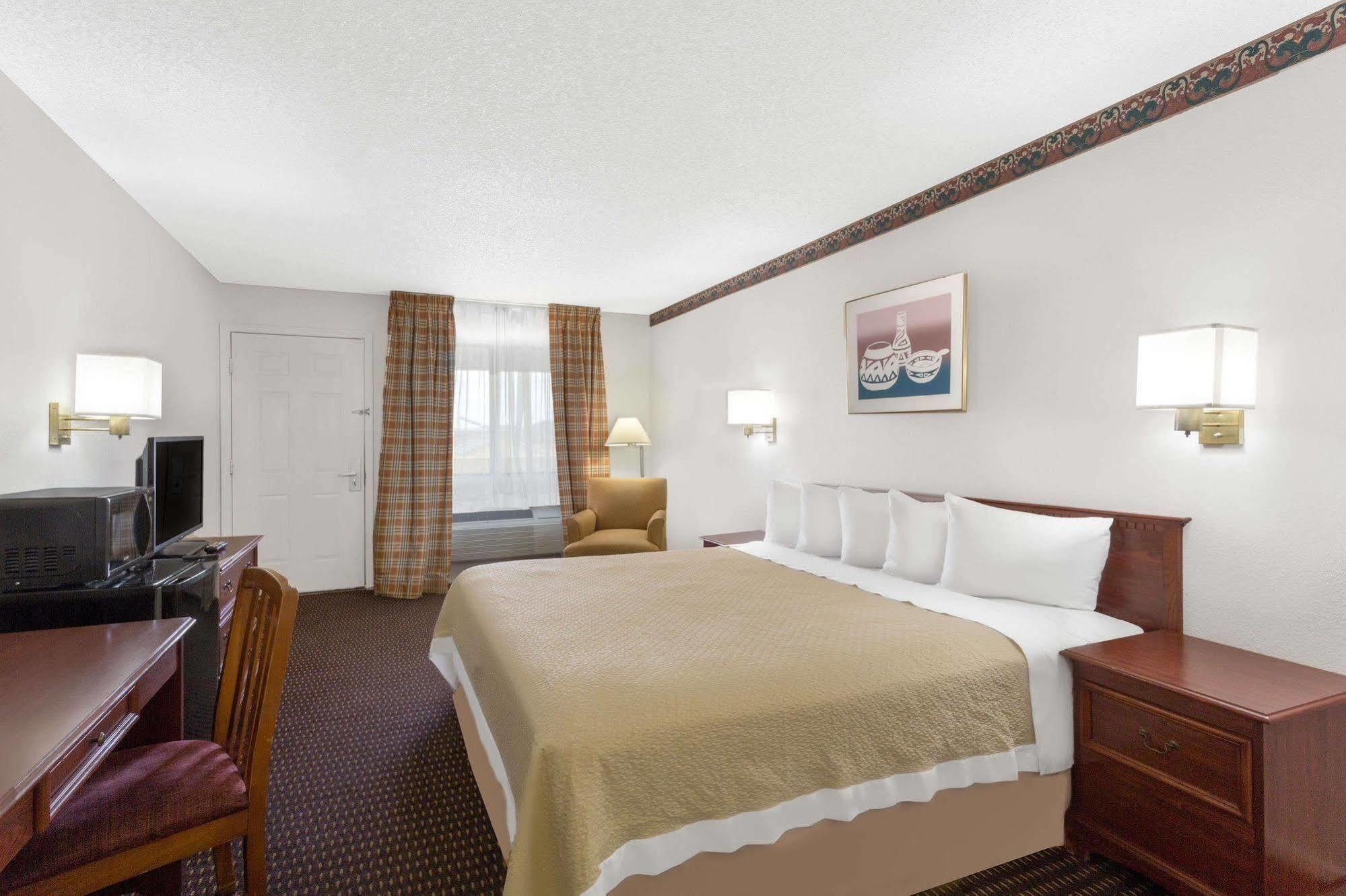 Days Inn By Wyndham Kingman West Bagian luar foto
